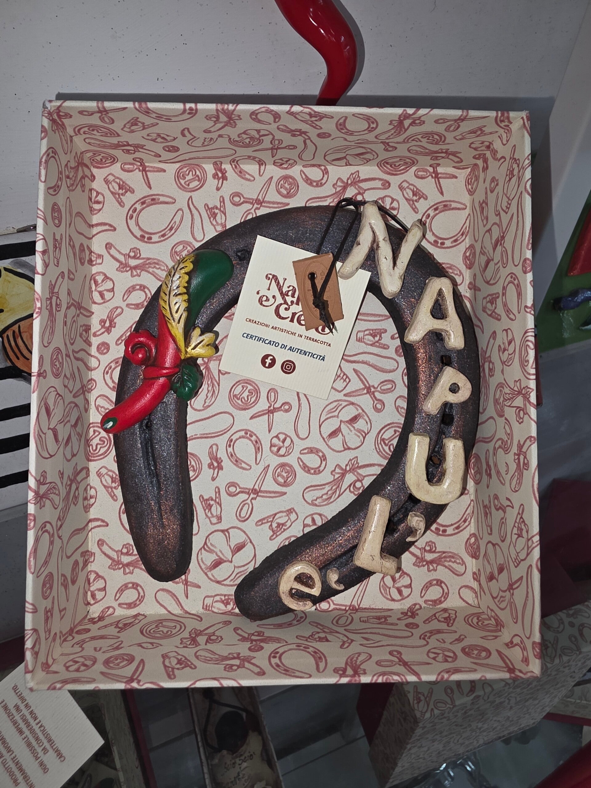 Ferro di cavallo diverso Napule e Creta