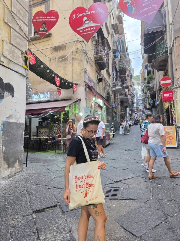 Shopper jesce 'o male e trase 'o bbene