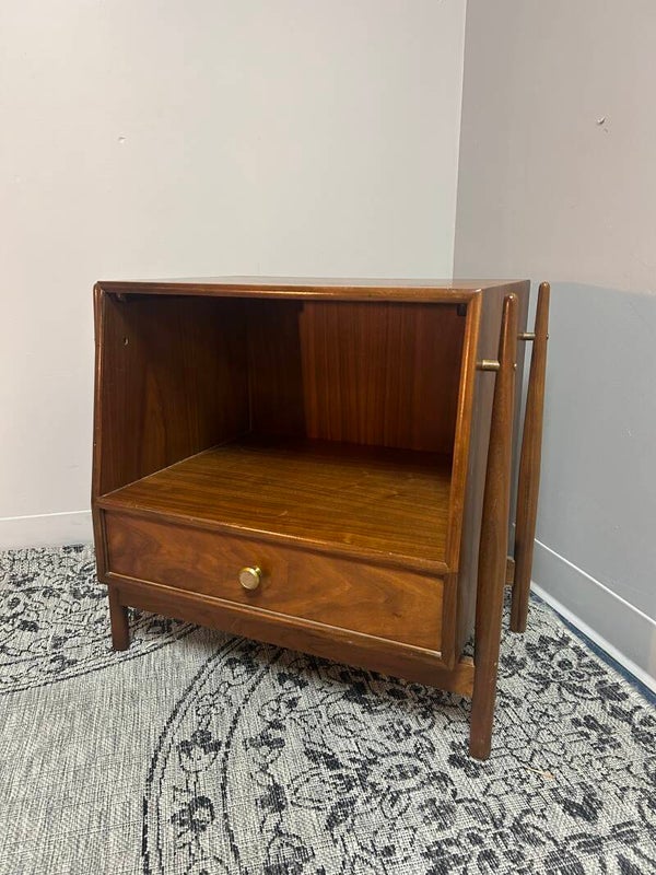 Drexel declaration bed side flouting table