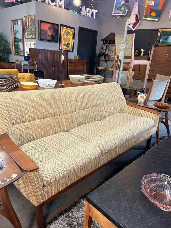 Dainish Couch