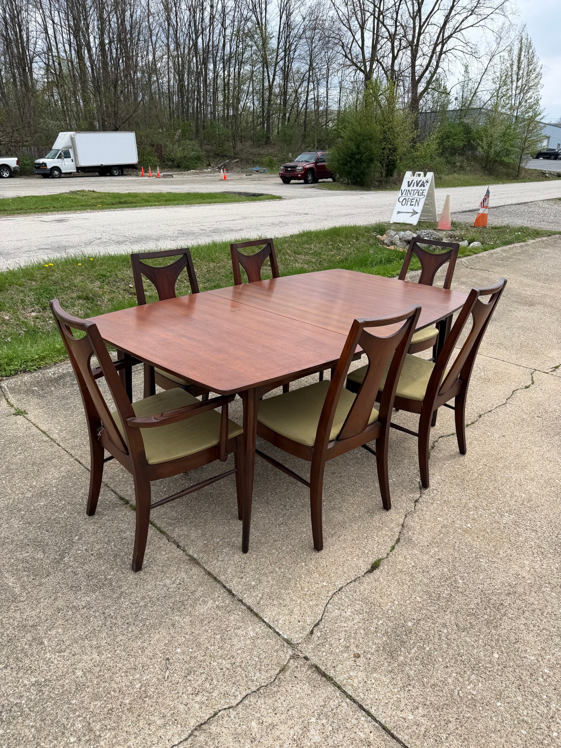 Mcm Kent Coffey Perspecta dining set