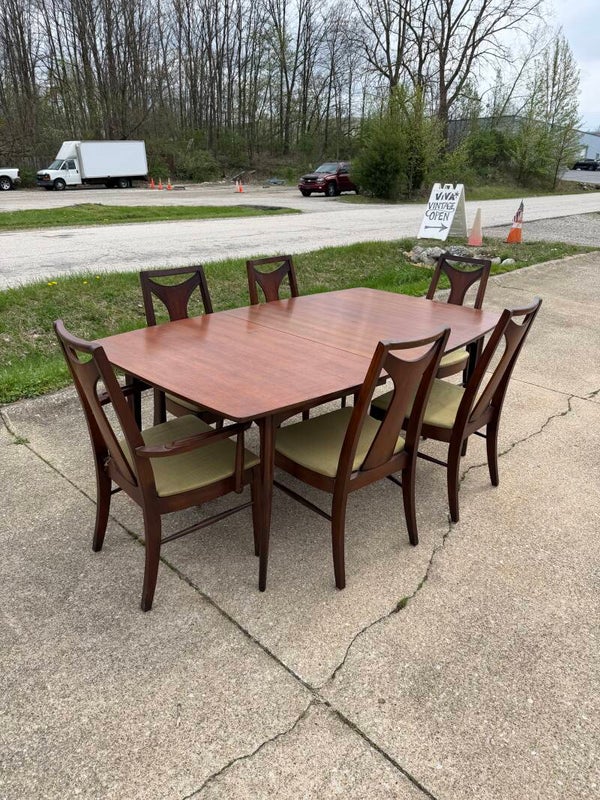 Mcm Kent Coffey Perspecta dining set