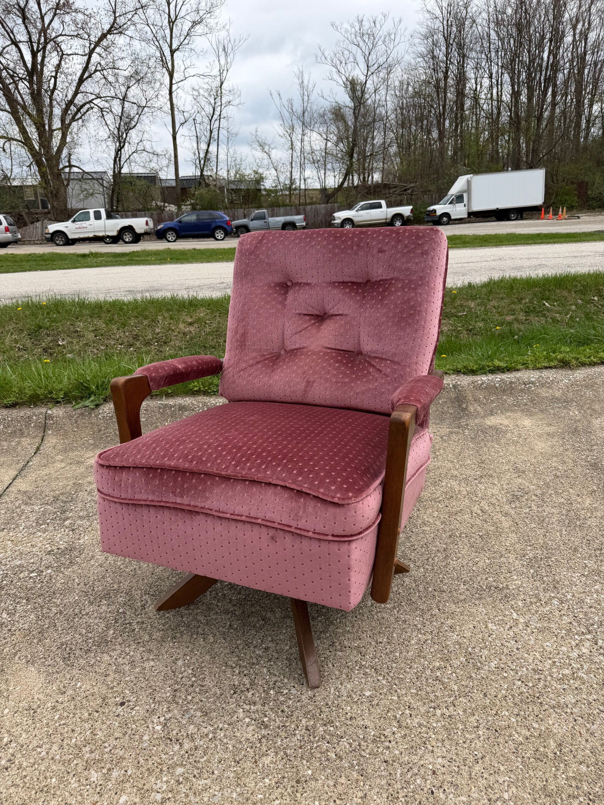 Mcm swivel rocking chair with wood base
