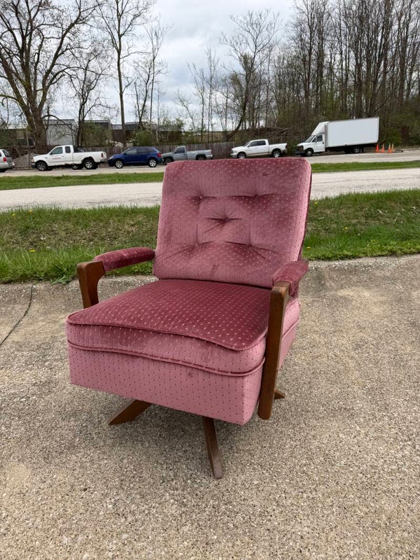 Mcm swivel rocking chair with wood base