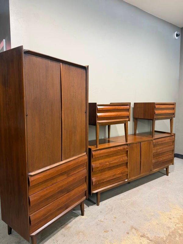 Mcm Lane First Edition Complete Bedroom Set