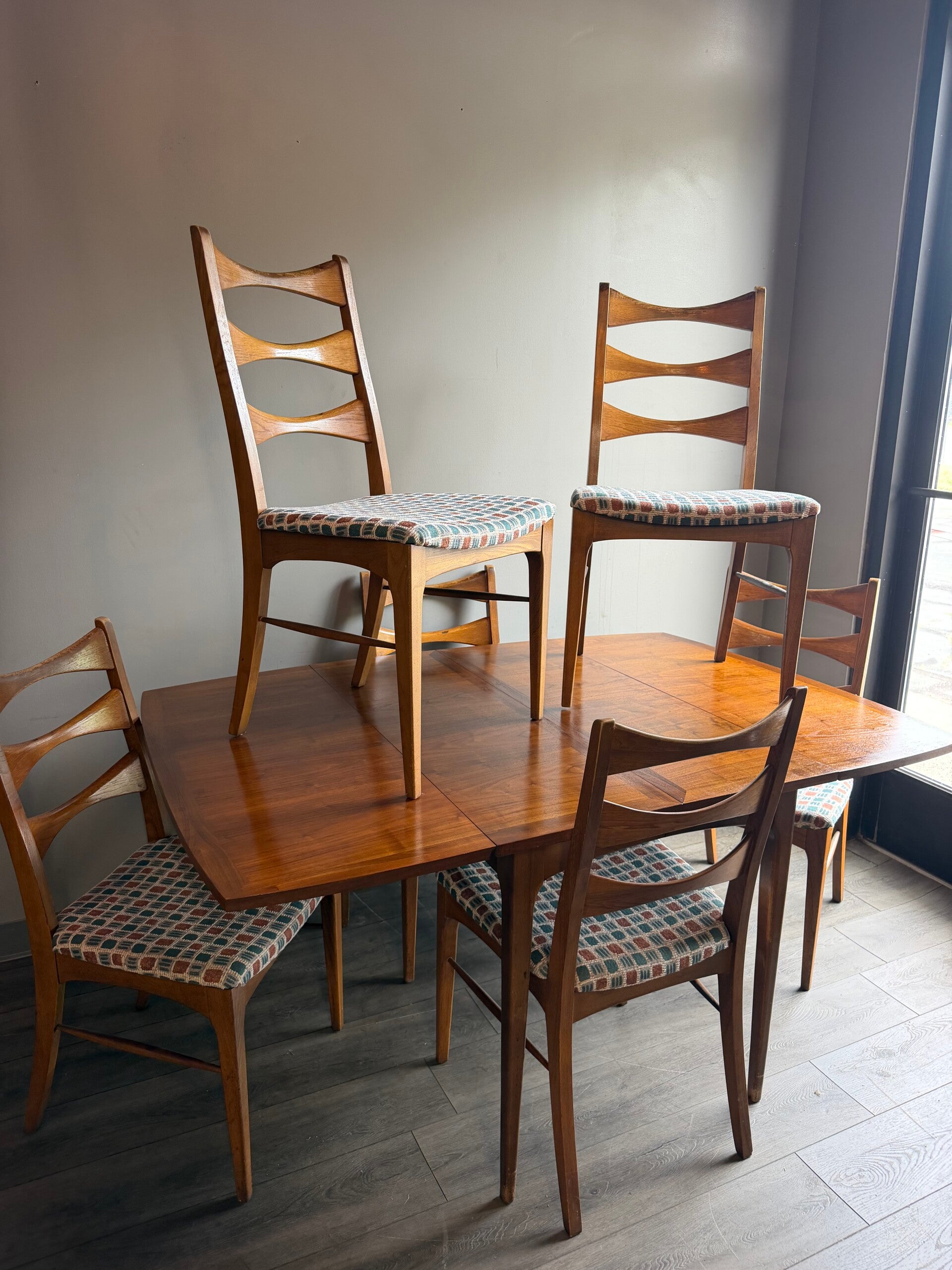 Mcm lane rhythm dining set with 6 chairs