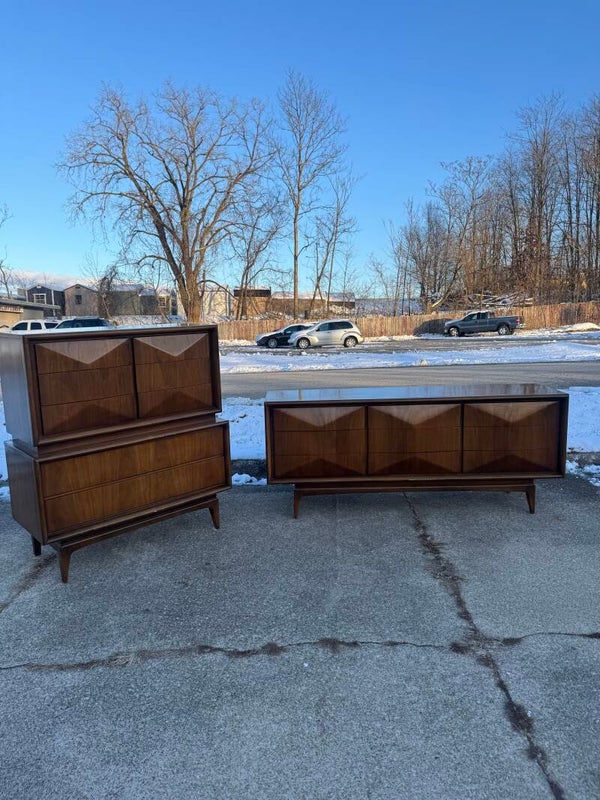 Mcm United Diamond Front Dresser Set