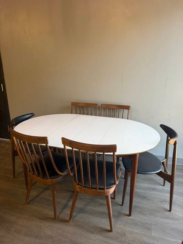 Mcm dining set with 2 leaves and 6 chairs