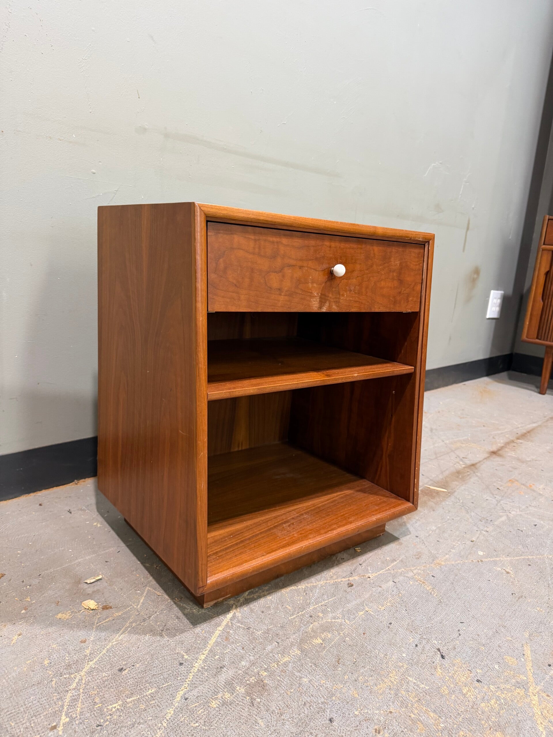 Mcm Drexel declaration single nightstand