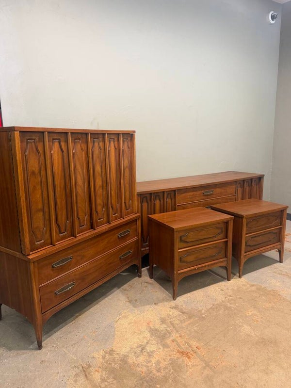 Mcm Kent Coffey bedroom set