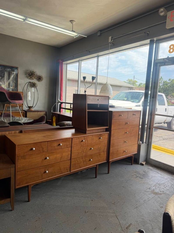 Mcm Drexel declaration dresser set with single nightstand