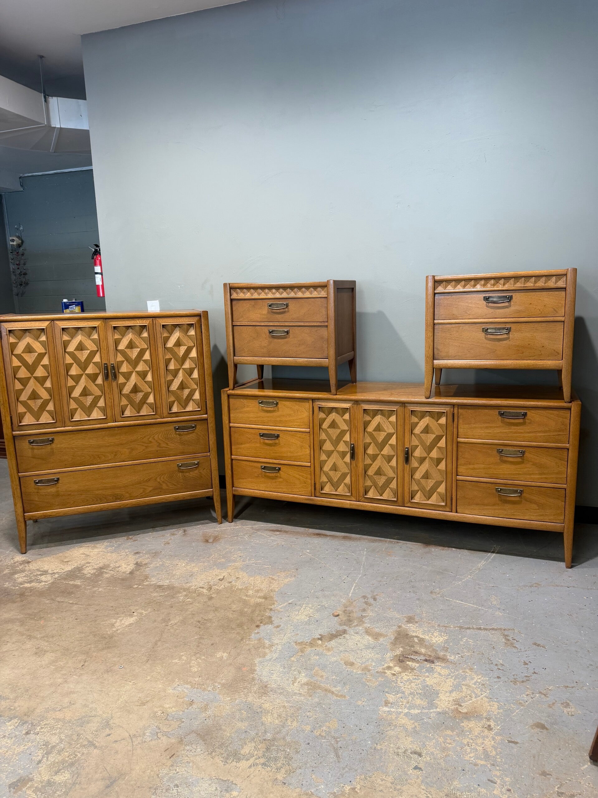 Mcm broyhill Premier Bedroom set