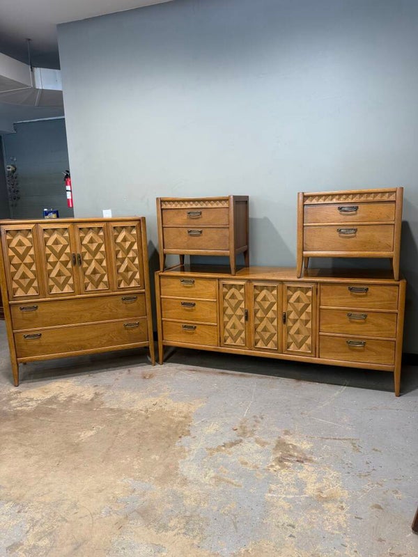 Mcm broyhill Premier Bedroom set