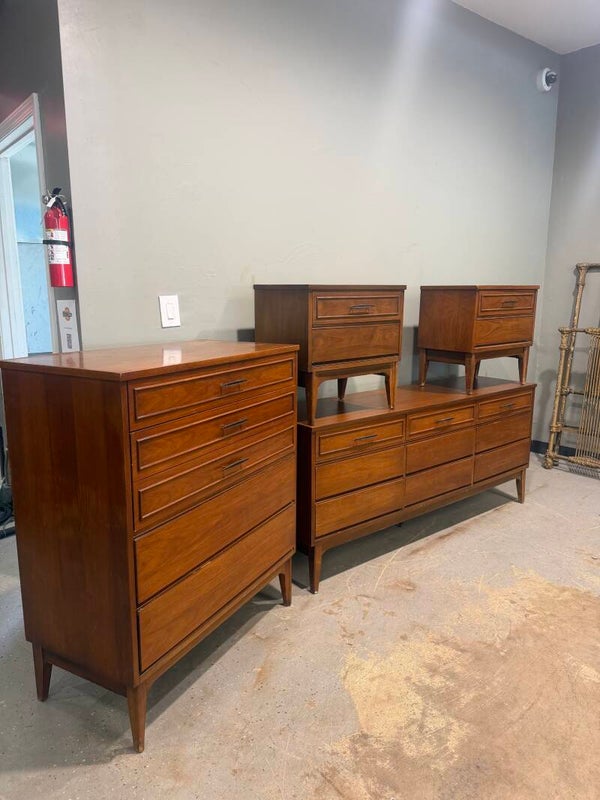 Mcm Dixie Complete Bedroom Set