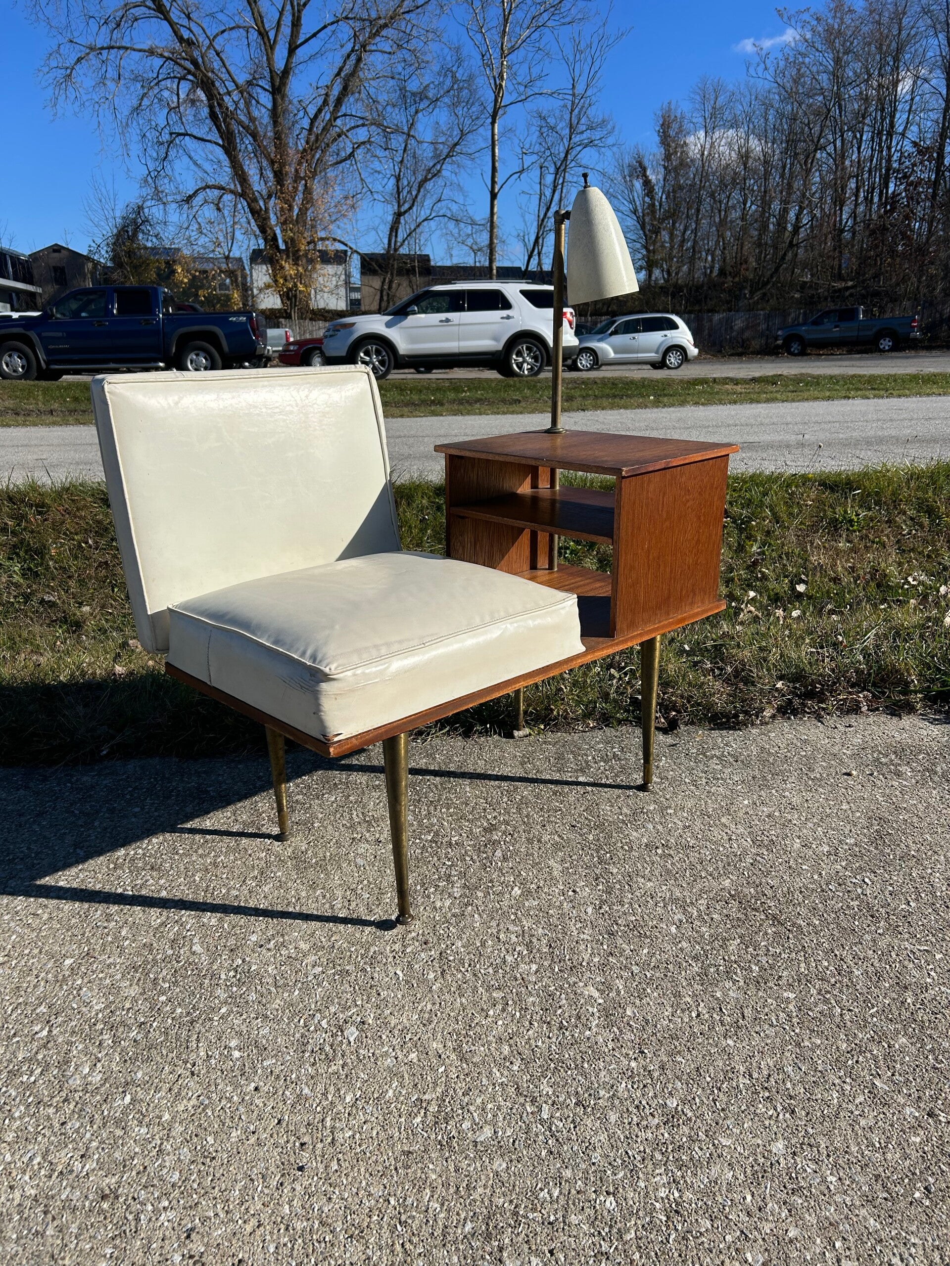 Mcm Gossip Bench with Fiberglass Lamp