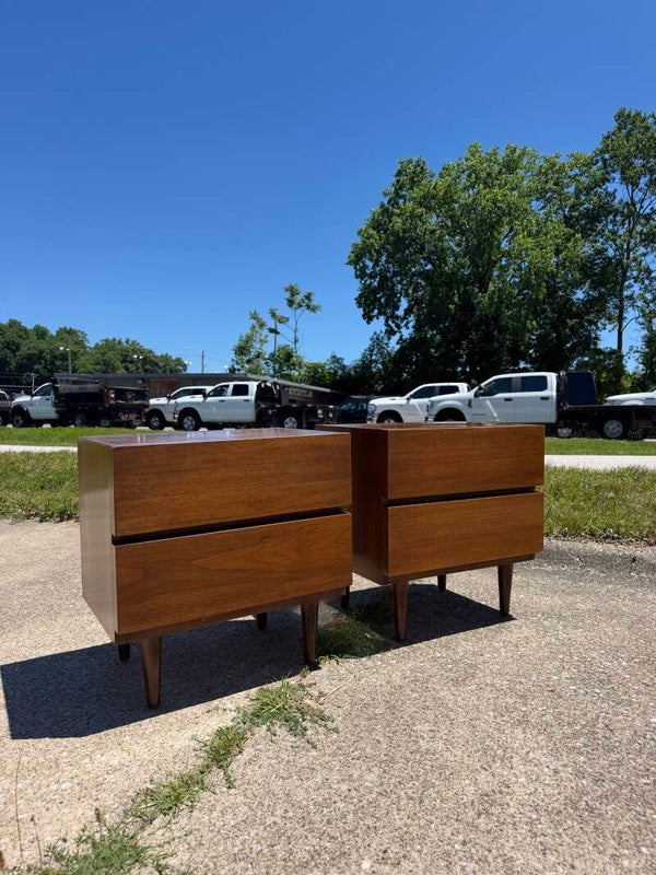 Mcm American Martinsville nightstand pair