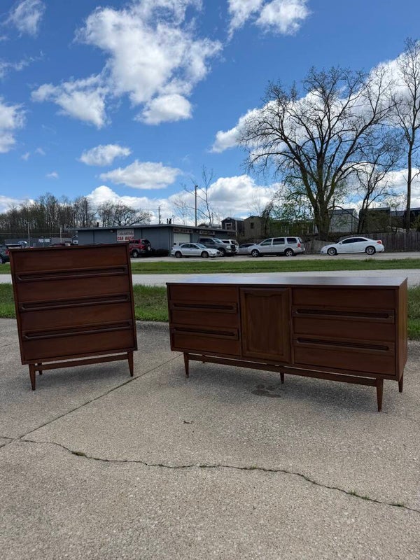 Mcm dresser set