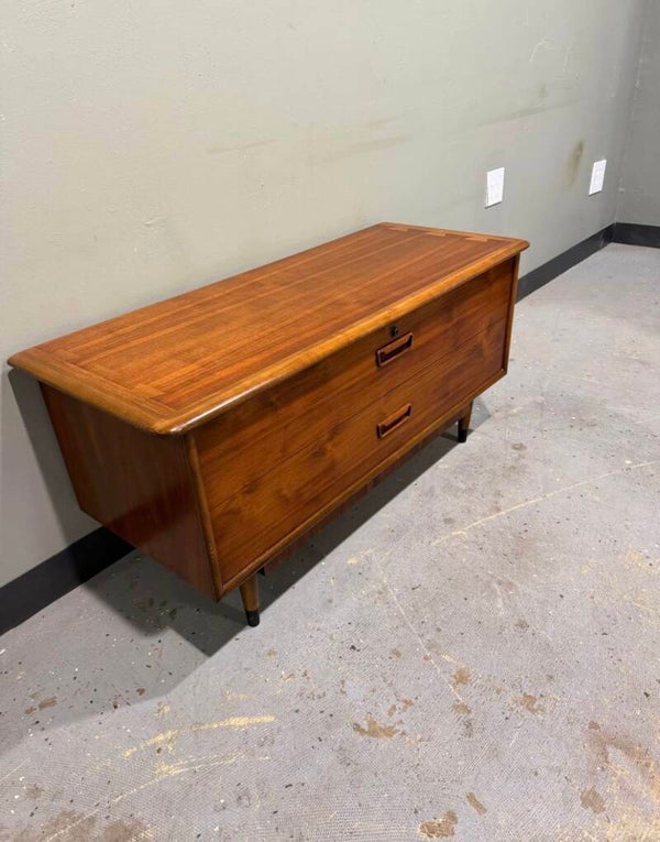 Mcm lane acclaim cedar chest