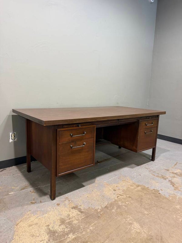 Mcm Alma executive desk