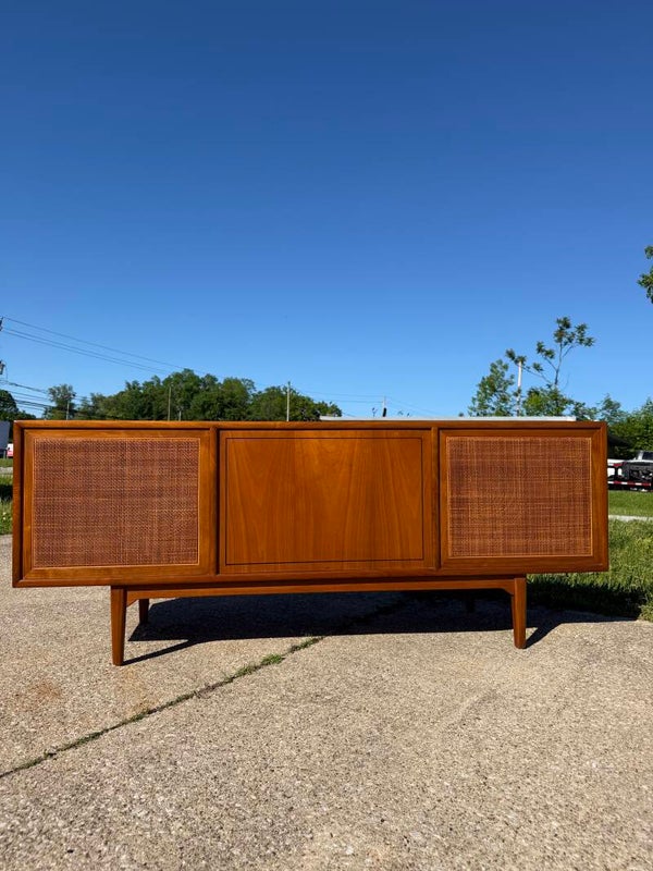 Mcm Drexel Declaration walnut record player