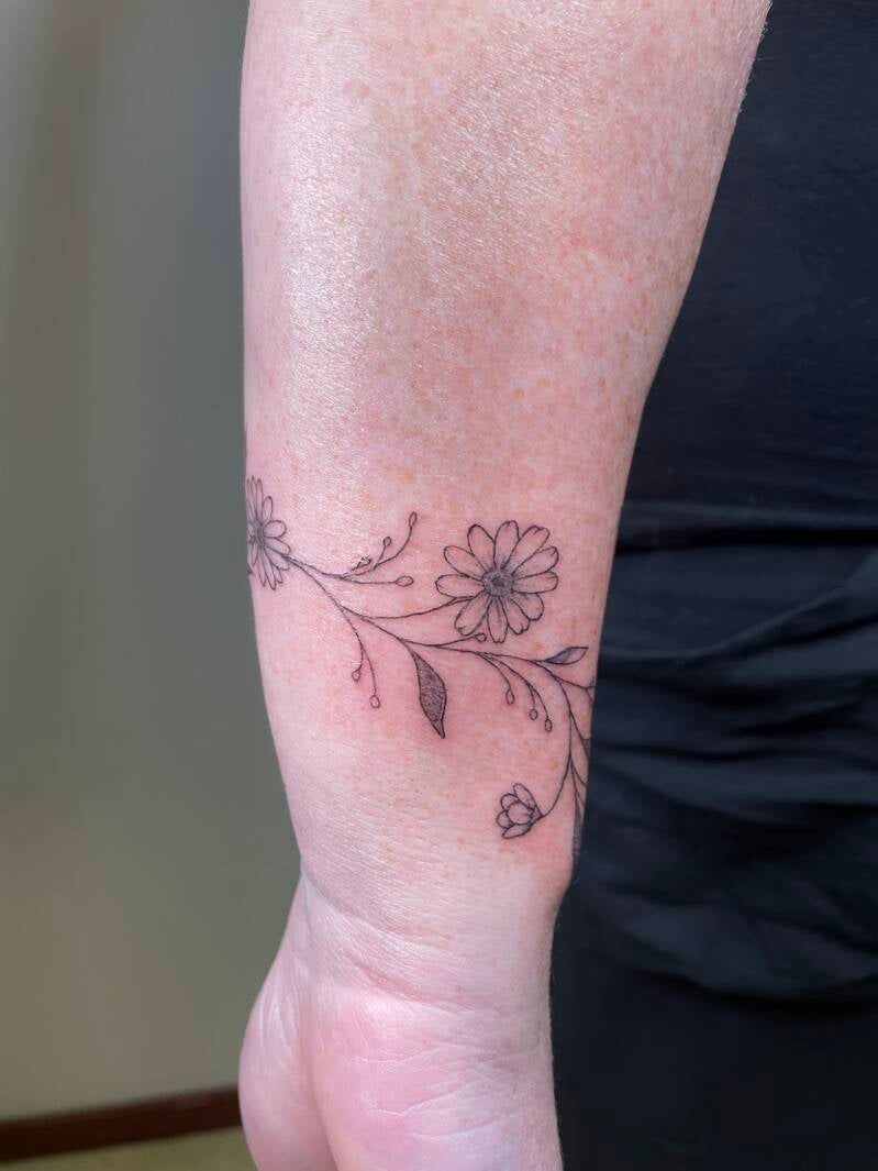 fineline-flower-tattoo-standard-z4y1x1.jpg