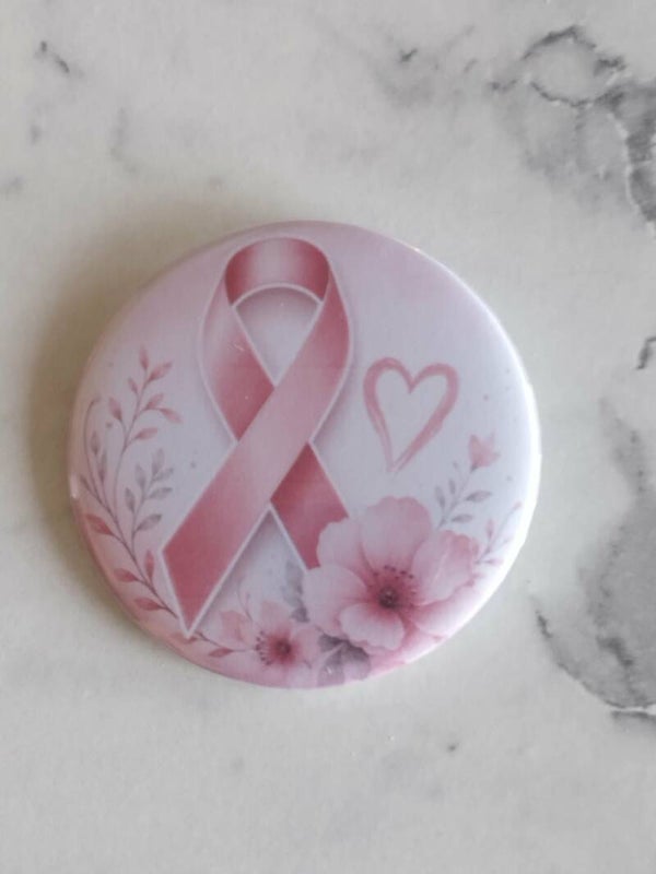 Badge de soutien Octobre Rose – Ruban rose fleuri (32 mm ou 58 mm)