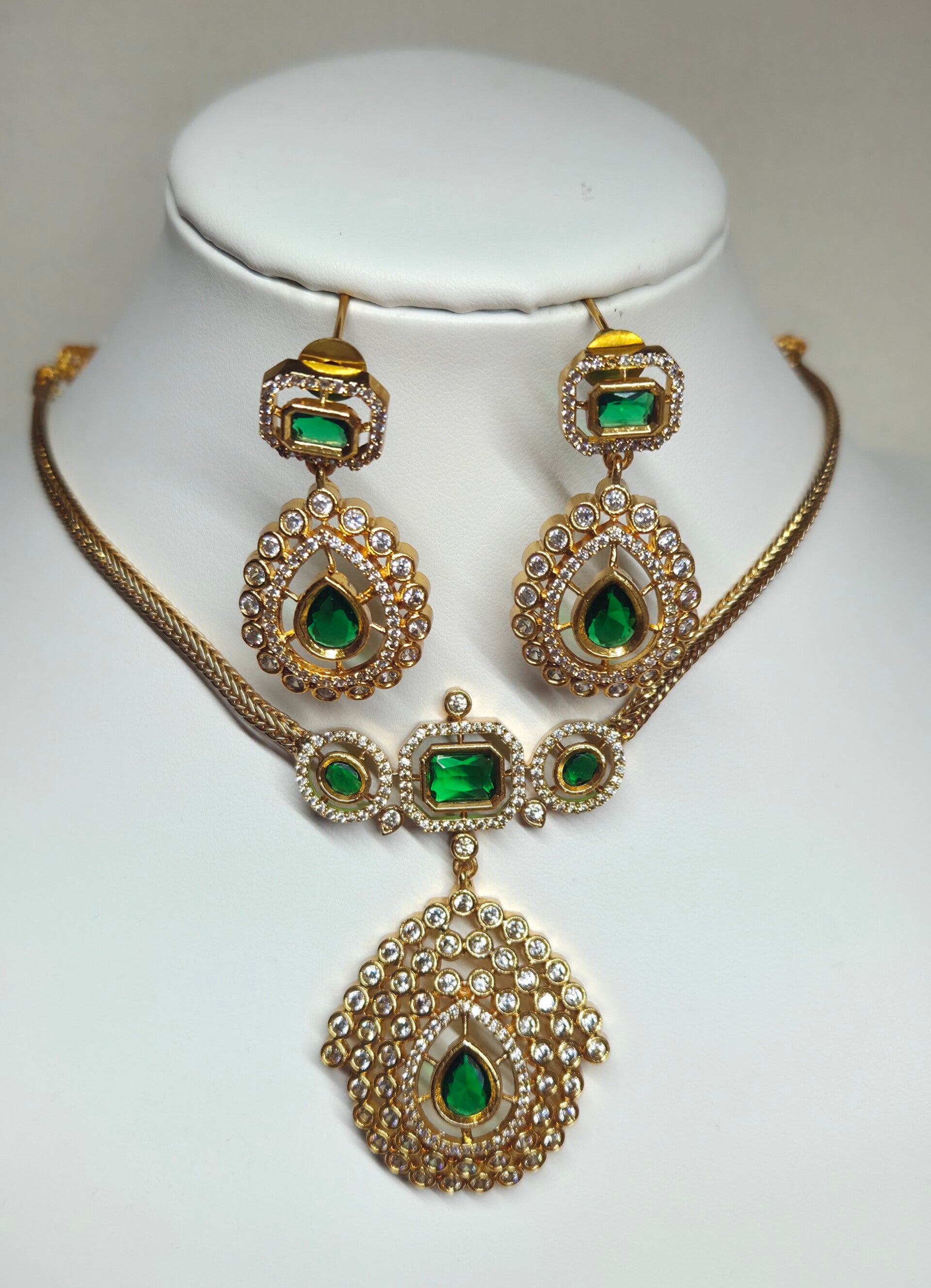 3 delig Kundan set - Green