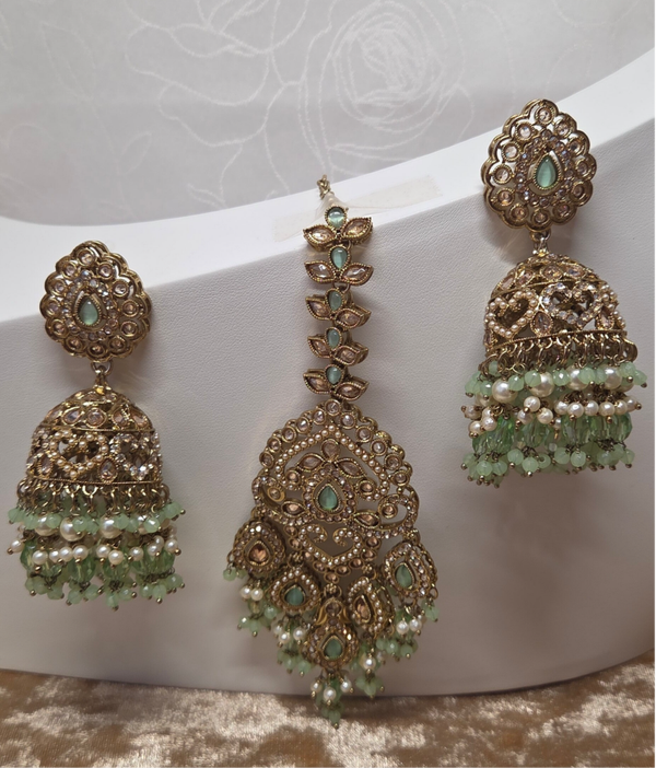 Maang Teeka Takasaal