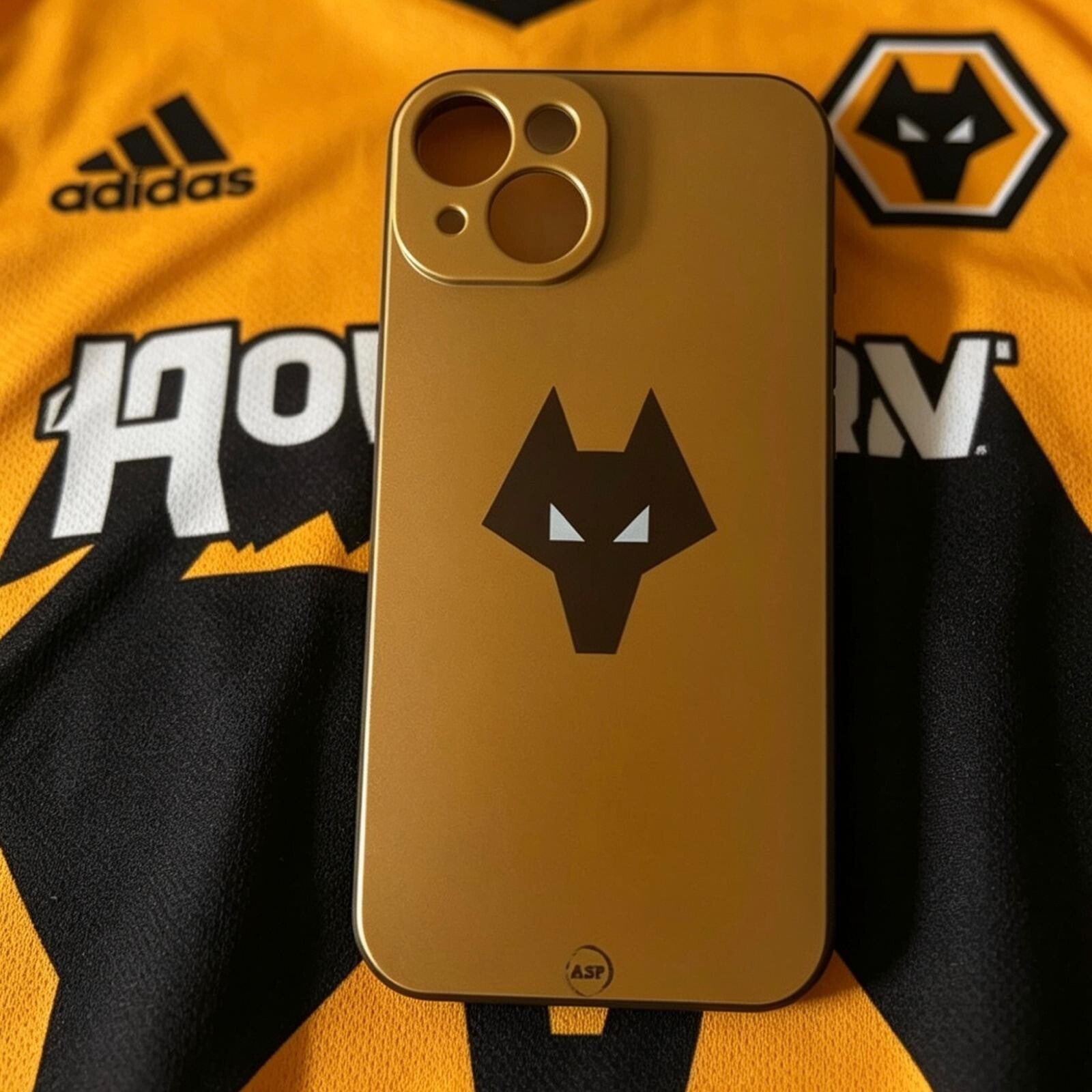 Wolverhampton Wanderers iPhone 14 Case – Gold Wolves Crest Design | Premium Shockproof Football Phone Cover for Wolves Fans