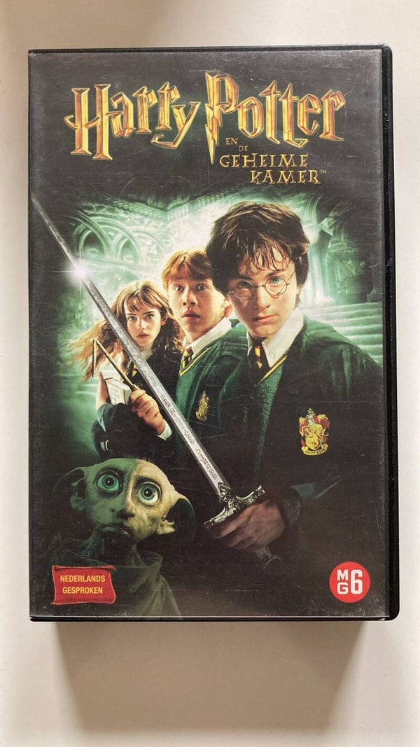 HARRY POTTER AND THE CHAMBER OF SECRETS (VHS)