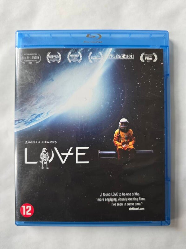 LOVE (BLURAY)