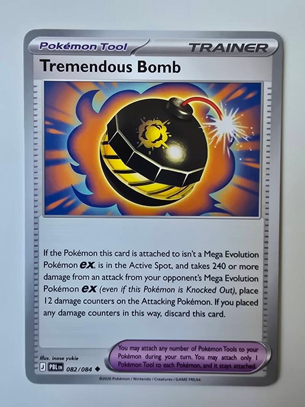 TREMENDOUS BOMB (PITCH BLACK 082/084) (TRADING CARD)