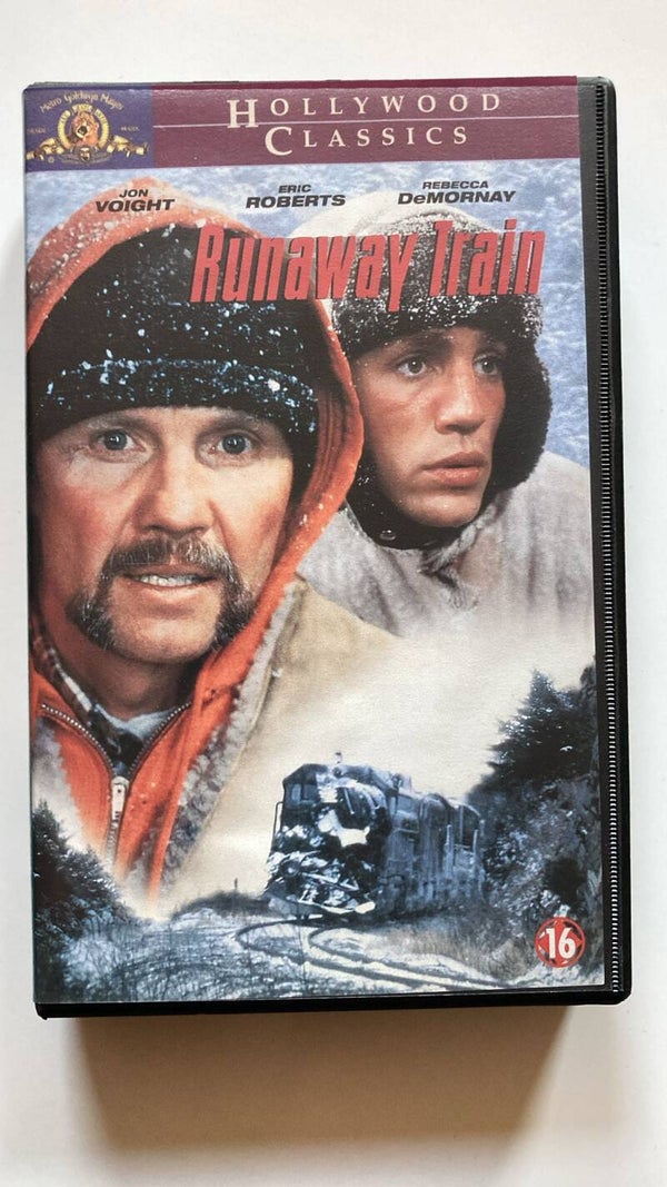 RUNAWAY TRAIN (1985) (VHS)