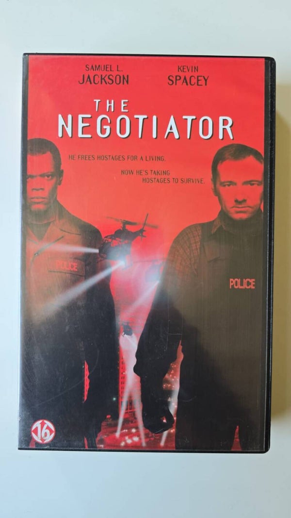 THE NEGOTIATOR (VHS)