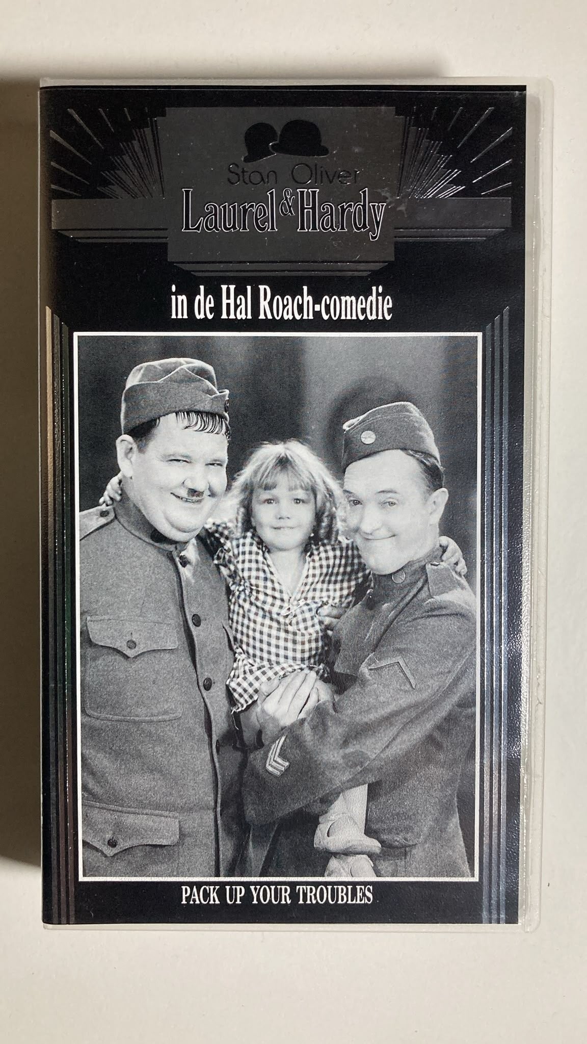 LAUREL & HARDY IN DE HAL ROACH-COMEDIES PACK UP YOUR TROUBLES (VHS)