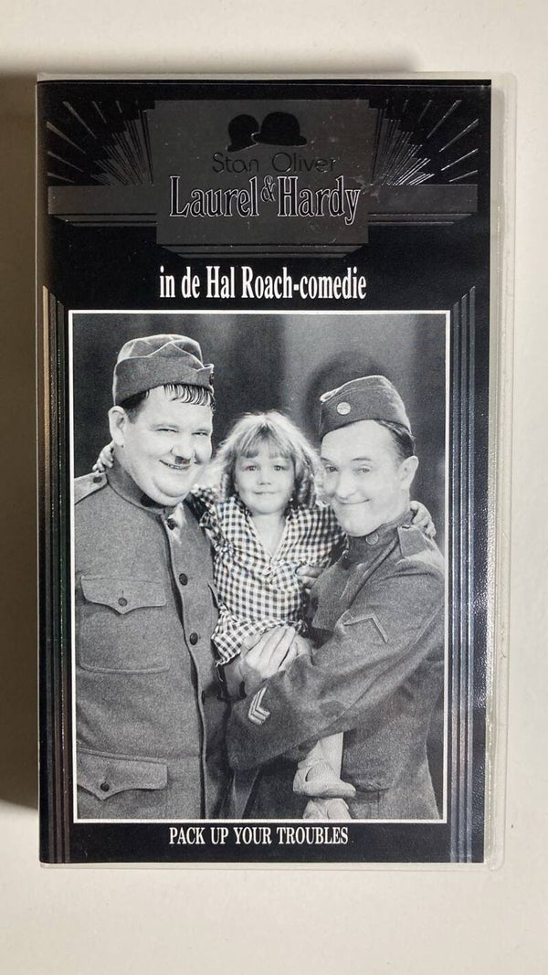 LAUREL & HARDY IN DE HAL ROACH-COMEDIES PACK UP YOUR TROUBLES (VHS)