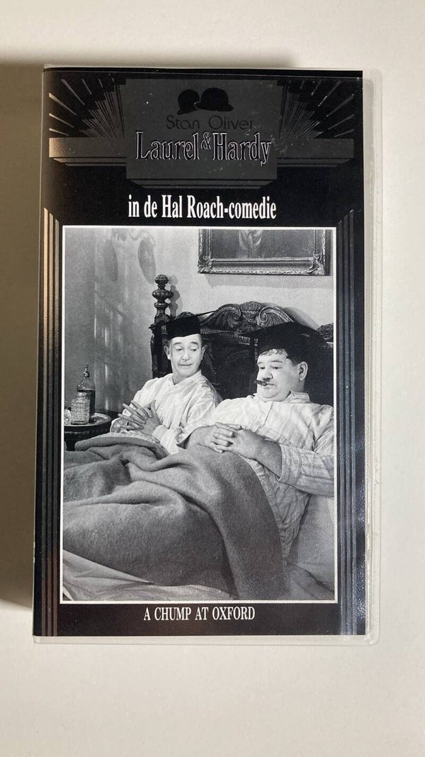 LAUREL & HARDY IN DE HAL ROACH-COMEDIES A CHUMP OF OXFORD (VHS)