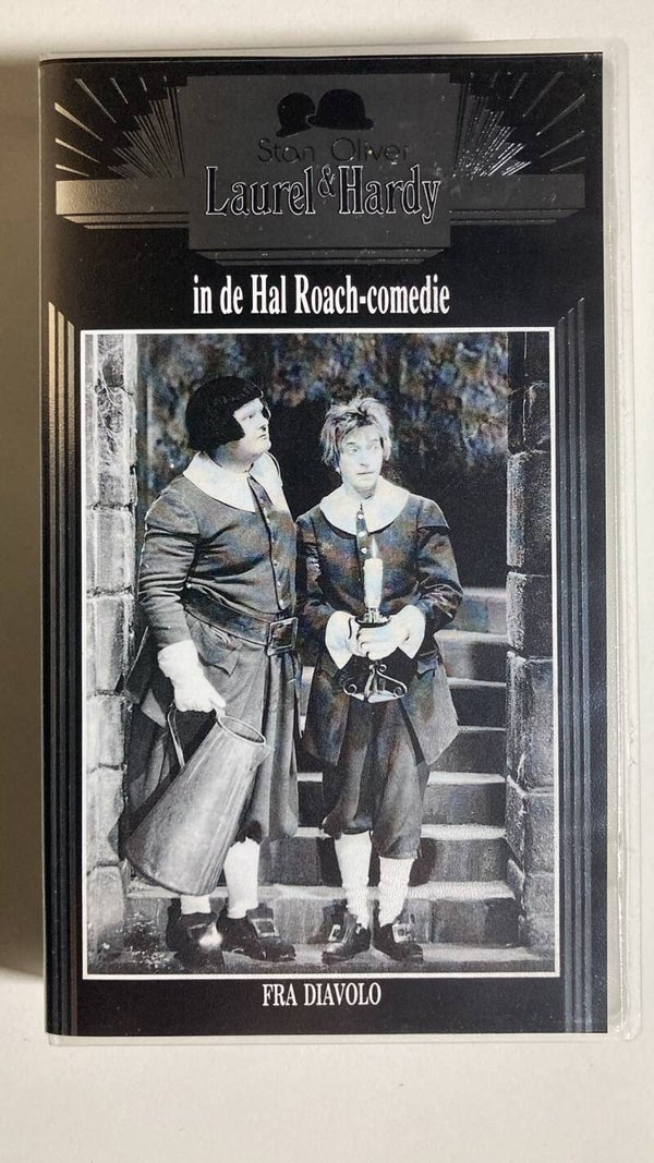 LAUREL & HARDY IN DE HAL ROACH-COMEDIES FRA DIAVOLA (THE DEVIL'S BROTHER) (VHS)