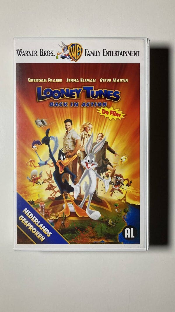 LOONEY TUNES BACK IN ACTION (VHS)