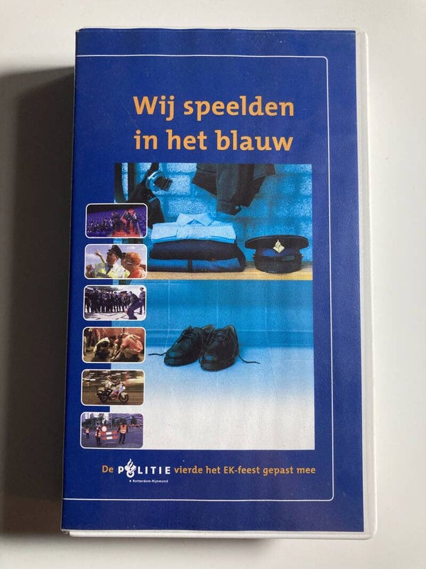 WIJ SPEELDEN IN HET BLAUW (VHS)