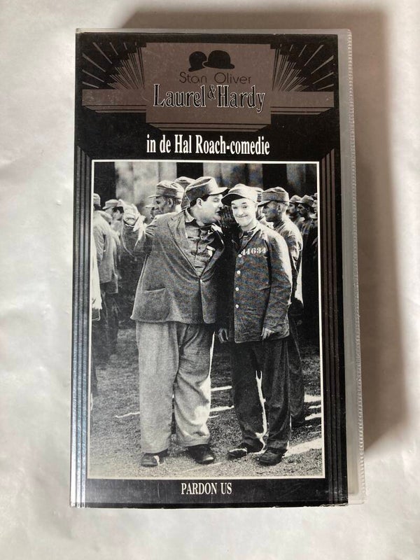 LAUREL & HARDY IN DE HAL ROACH-COMEDIES PARDON US (VHS)