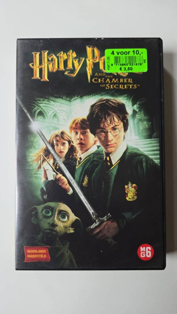 HARRY POTTER AND THE CHAMBER OF SECRETS (VHS)