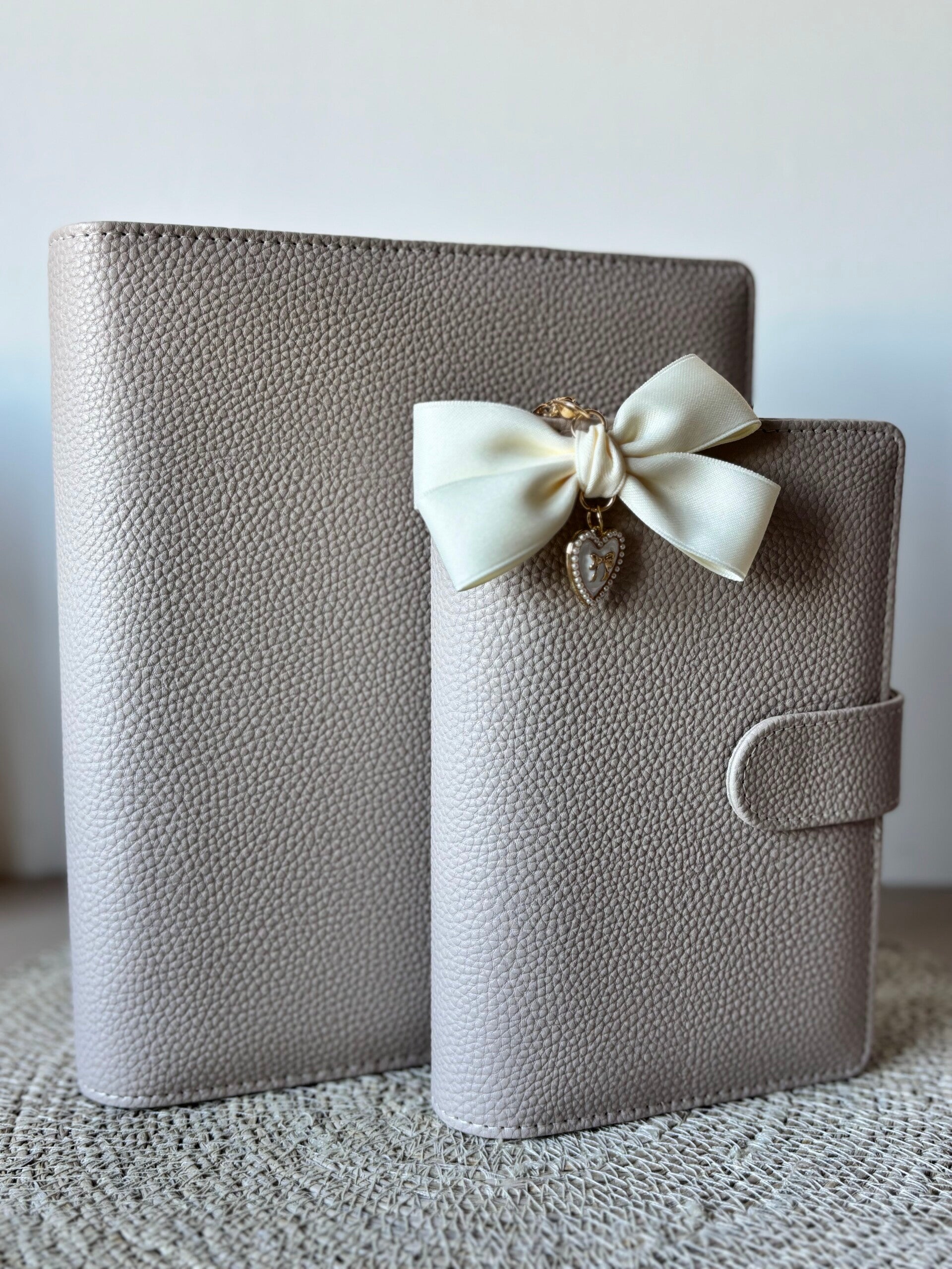 LUXE PEBBLE BINDER BEIGE A5