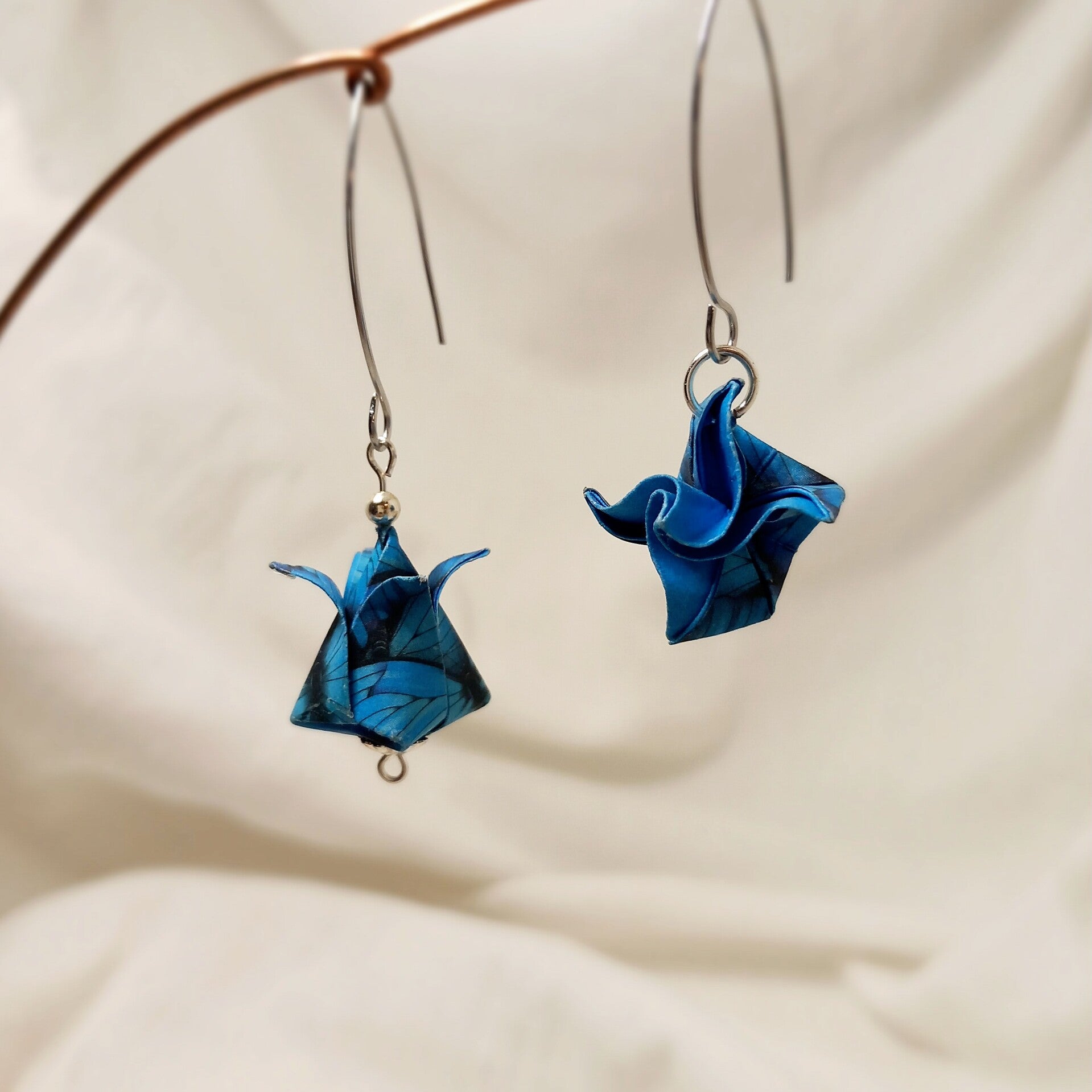 BOUCLES D’OREILLES asymétriques en Origami « ROSE et LOTUS » 100% fait-main