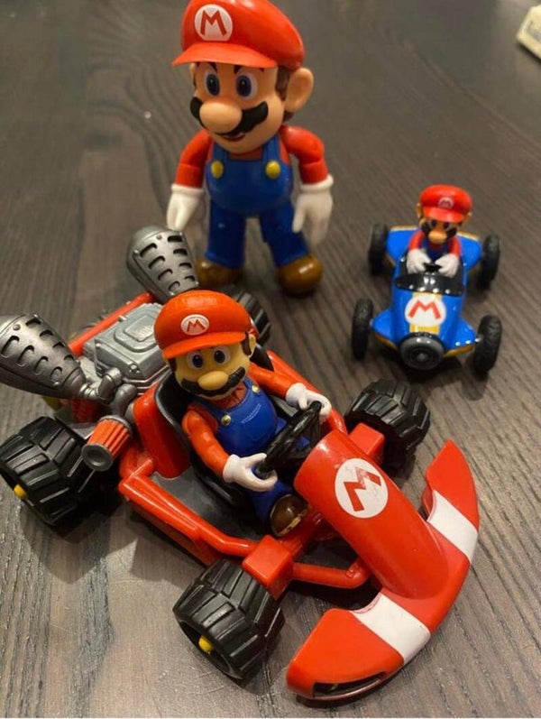 Set van 3 Super Mario Bros figuren en karts