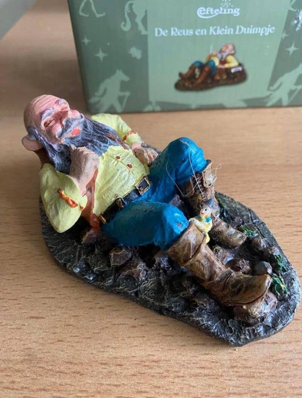 Efteling beeldje: De Reus en Klein Duimpje