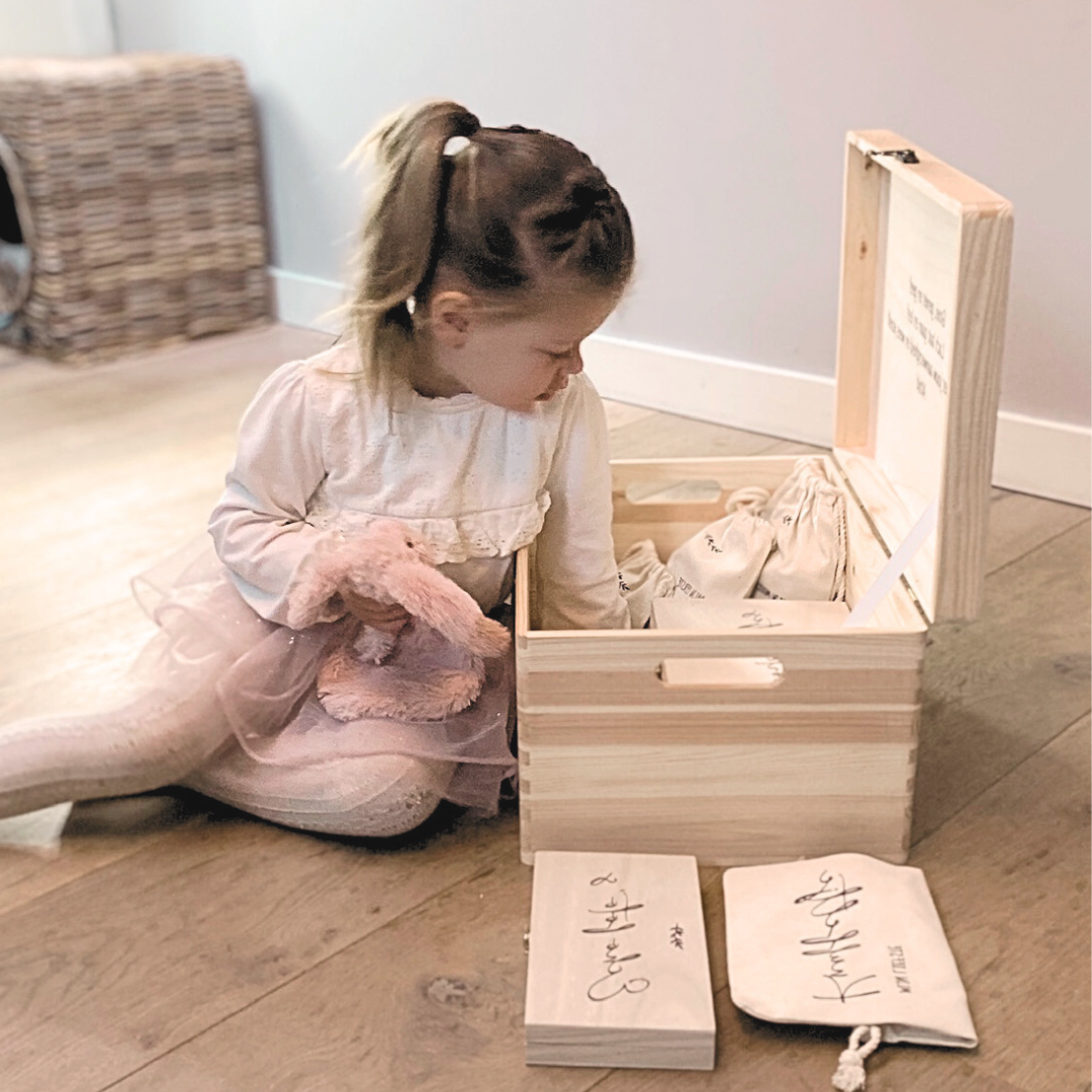 Gepersonaliseerde herinneringskist, geboortekist, memorybox met naam of geboortekaartje