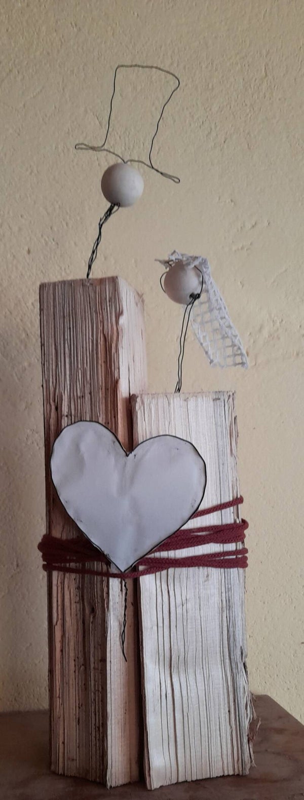 Hochzeit Holz Brautpaar Tischdeko