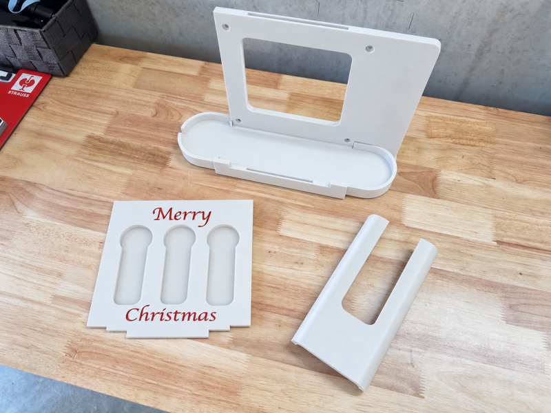 gedemonteerde-kersthouderkit-op-houten-werkbank-5-standard.png