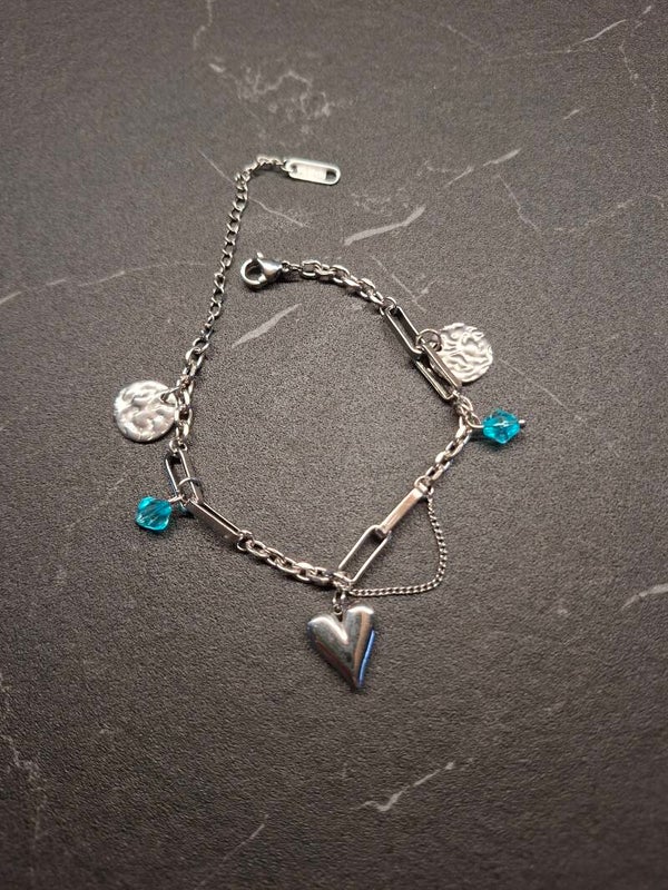 Armband met blauwe accenten
